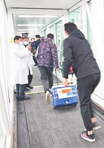 上了62天ECMO 武汉65岁新冠患者成功“换肺”