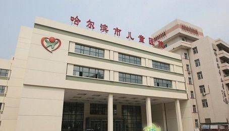 女童被生父继母虐打住院后续:仍在昏迷 3天筹