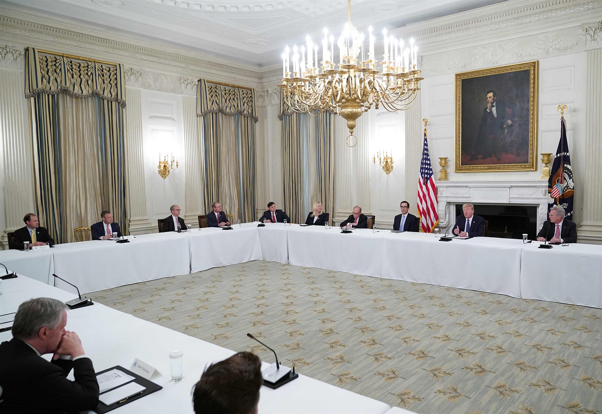 △8日下午，白宫会议现场
