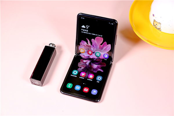 三星折叠屏Galaxy Z Flip 5G曝光：随Note20一同发布