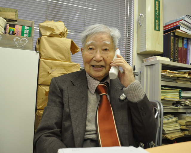 2016年,川崎医生电话接诊(朝日新闻)