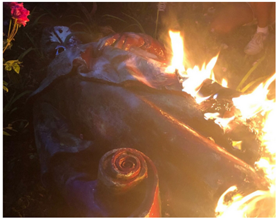 又倒一座！美国示威者拆除哥伦布雕像：纵火并