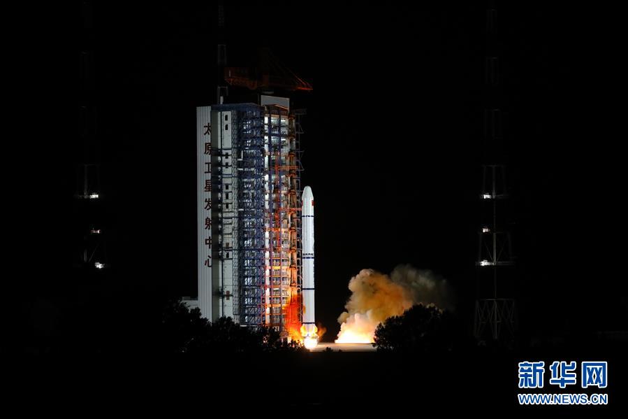 6月11日2时31分,我国在太原卫星发射中央用长征二号丙运载火箭,成功将海洋一号D卫星送入预定轨道,发射得到圆满成功。 新华社发(郑逃逃 摄)