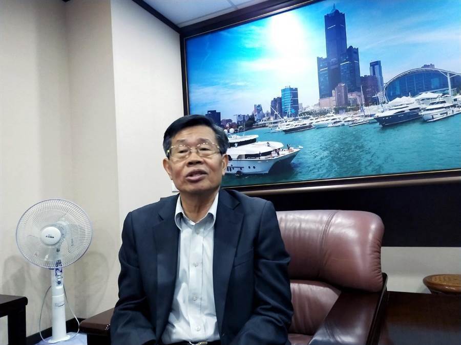 图为高雄市政府参事杨明州