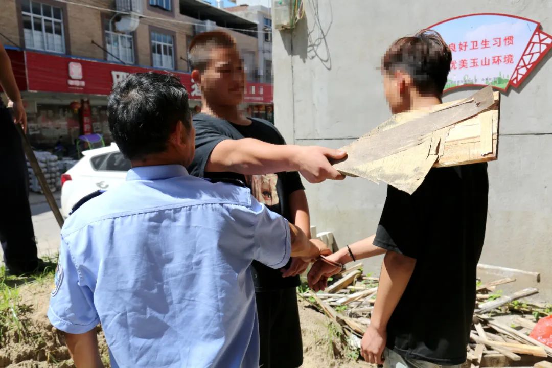 犯小人口_人口普查图片(2)