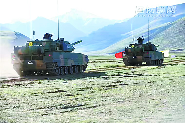 解放军高原实战化演练 大批＂00后＂装备亮剑(图