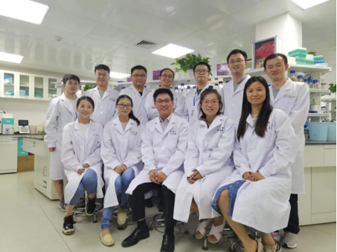 李红良传授团队合照,第一排中为李红良传授
