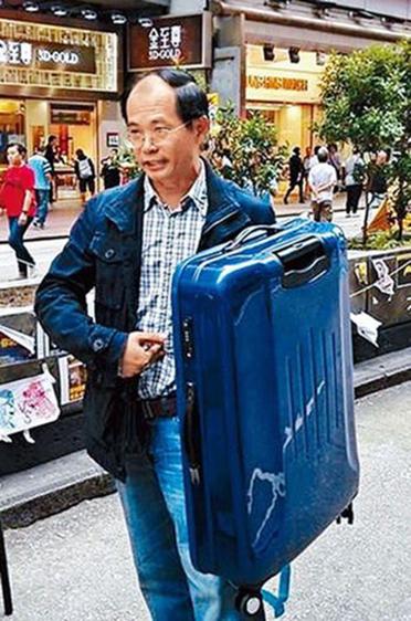 陈云曾于占旺区树模以行李箧作盾牌