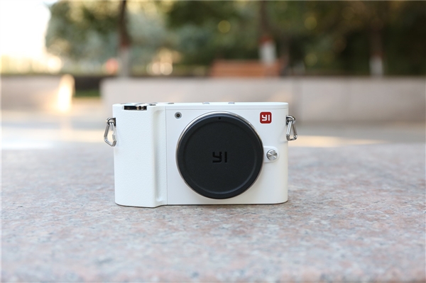 年轻人第一台相机：小蚁微单跌破千元 618仅4折甩