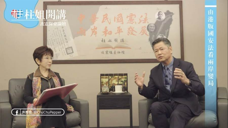洪秀柱(左)出席政论节目(图片来源:台湾“中时电子报”)