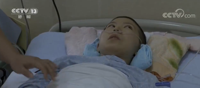 90后女孩玩＂人体炸弹＂摔成完全性截瘫 到底是啥项目?
