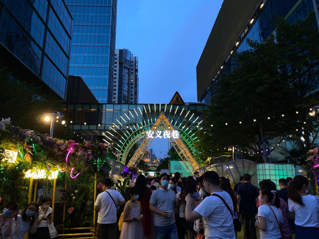 上海未开放个人摆摊 城管：怕一夜回到解放前