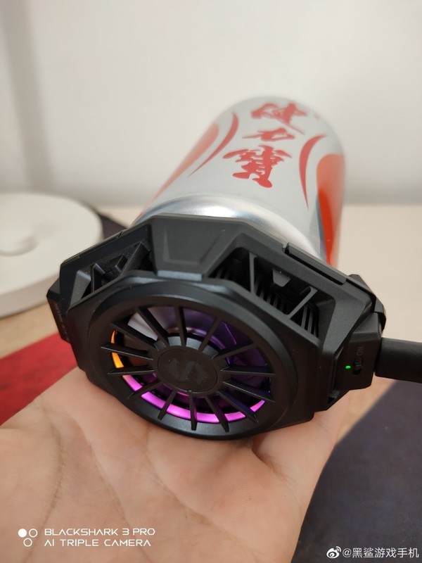 黑鲨散热背夹是什么原理_黑鲨散热背夹