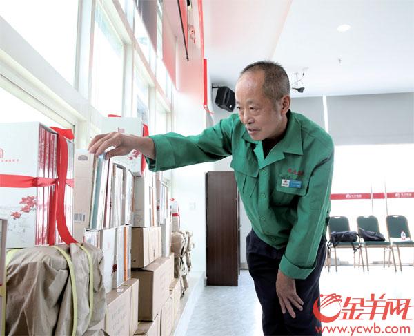 东莞|热爱阅读的农民工吴桂春：将带着更多同事一起读书