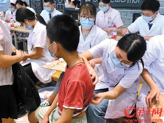 三伏天|超长版“三伏天”来了！ 市民前往省中医院贴天灸