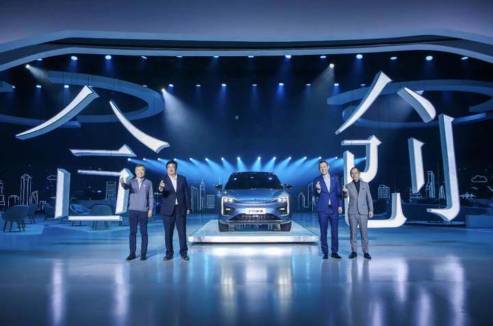 消失的半年|市值翻倍、投资缩水,车企上半年钱都去哪了?