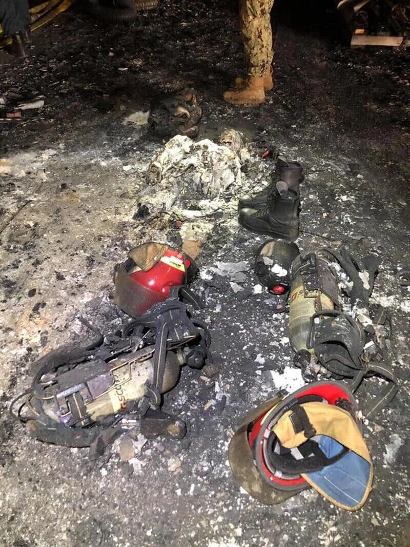 舱内温度1200度！美军准航母被烧惨状公开(图)