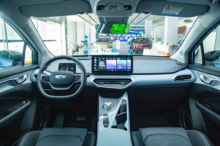 550公里续航、无感循迹无人驾驶、5G……几何汽车8月要放大招!