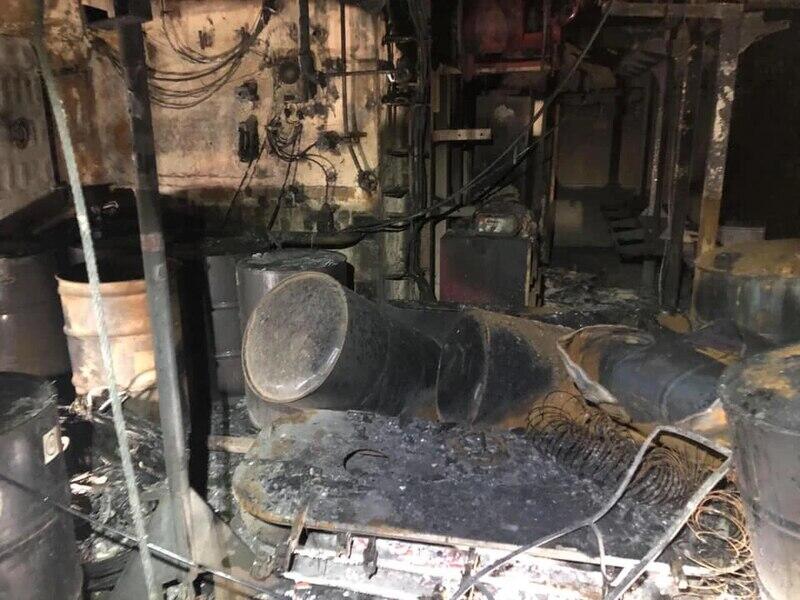 舱内温度1200度！美军准航母被烧惨状公开(图)