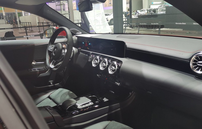 2020成都车展前瞻:时尚拉风轿跑 实拍全新奔驰CLA