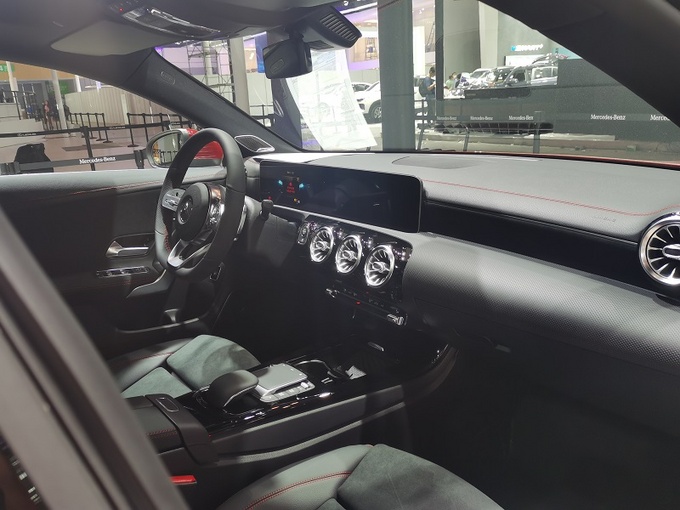 2020成都车展前瞻:时尚拉风轿跑 实拍全新奔驰CLA