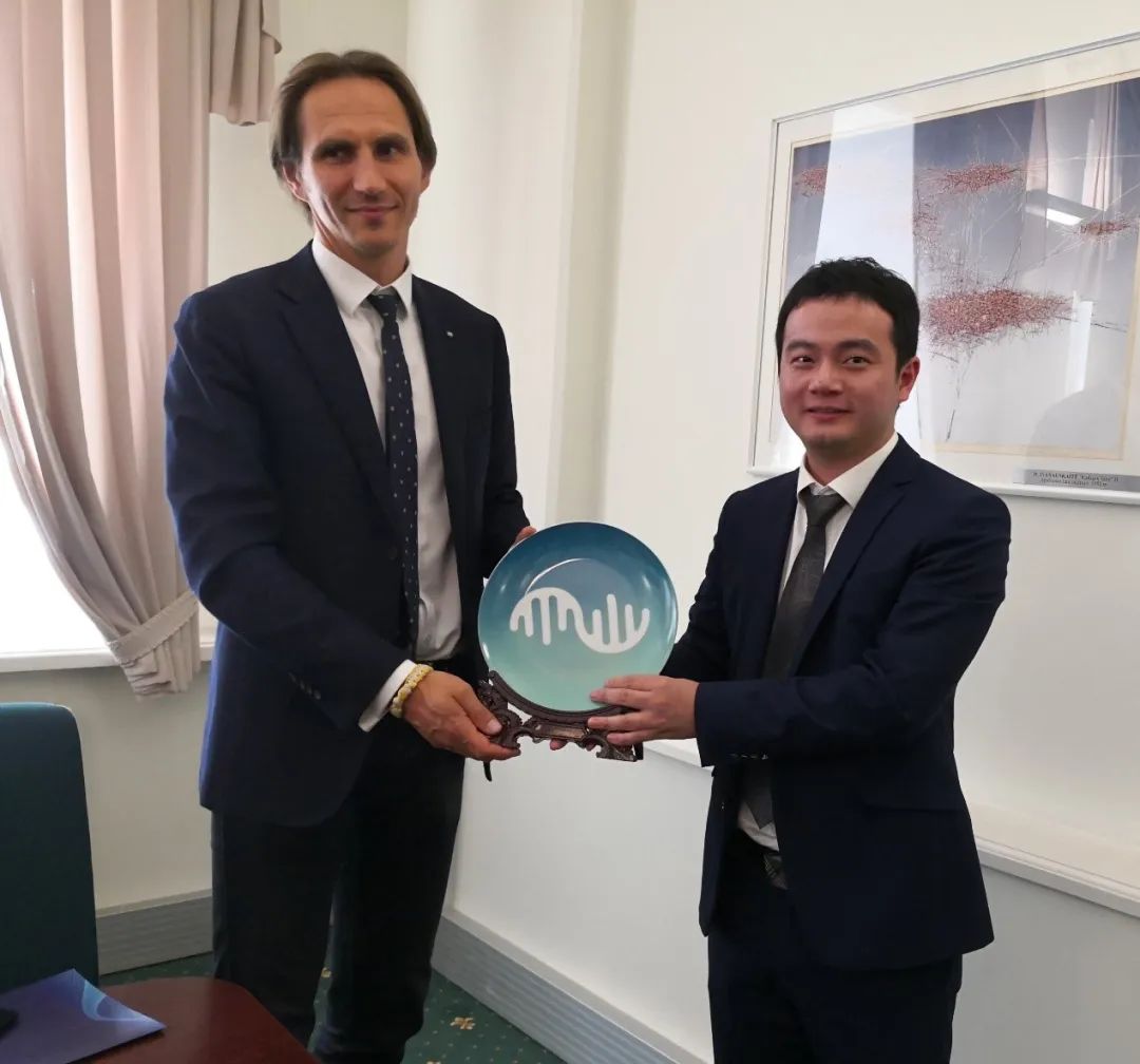 (立陶宛央行副行长Marius Jurgilas和探针创始人何聪)