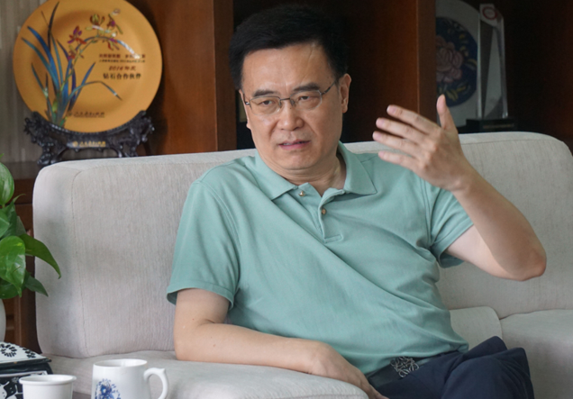文轩董事长_文轩cp照片