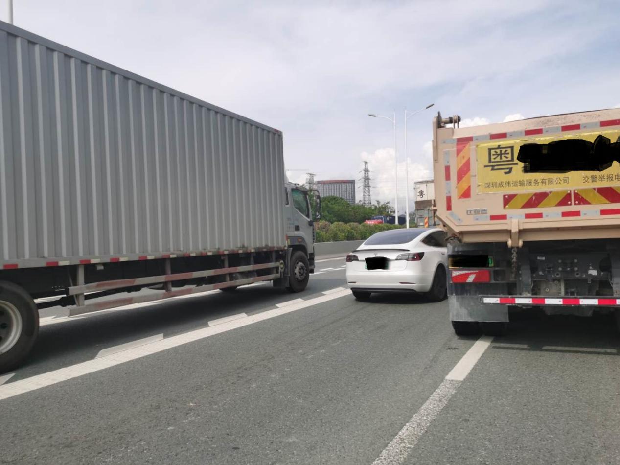 中国特斯拉车主卑微维权:完全自动驾驶差点要了命! 中国特斯拉车主卑微维权:完全自动驾驶差点要了命!