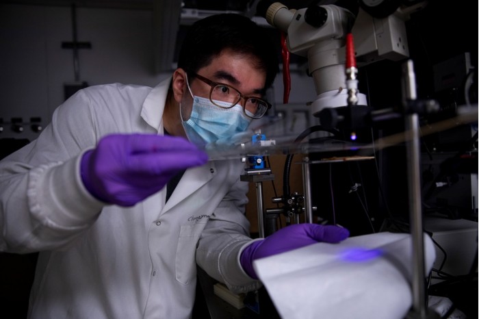 密歇根大学研究人员打造透明导电塑料 2 密歇根大学研究人员打造透明导电塑料