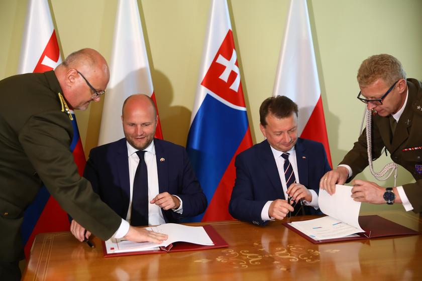 △斯洛伐克国防部长纳德（左）波兰国防部长布瓦什察克（右）（图片来源：波通社）