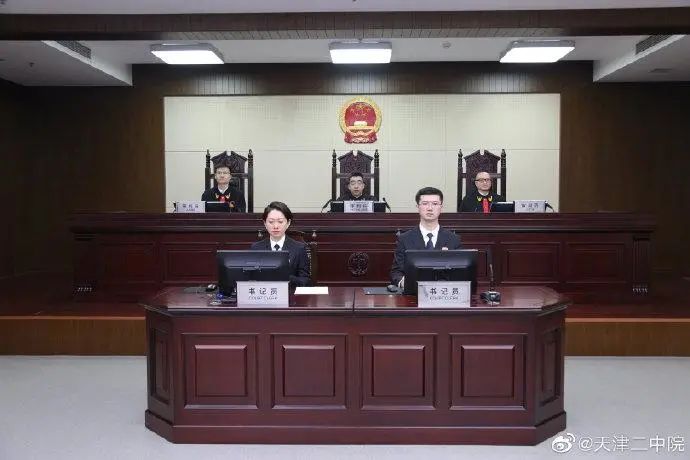 华融董事长级别_华融董事长