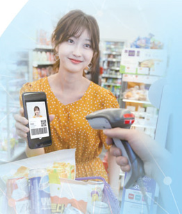 图为韩国用户在便利店使用电子驾照进行身份验证。韩国SK电讯供图，引用自人民日报