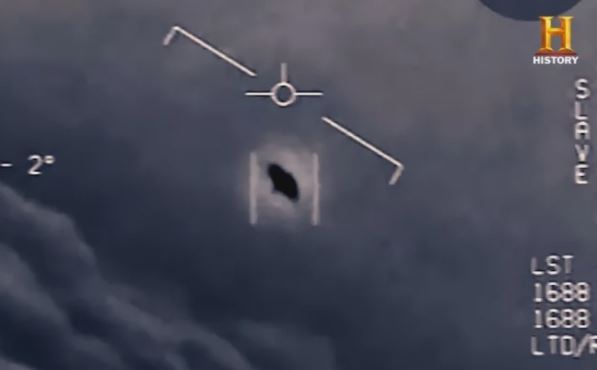 在2014和2015年,美国海军飞行员多次报告在训练中目击到UFO。(美国太空网站)