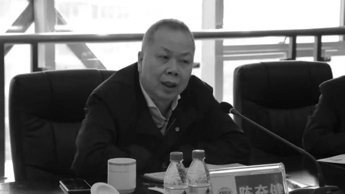 中国铁建公告：董事长陈奋健坠楼身亡