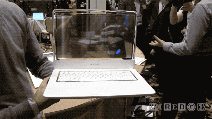 ▲ 三星在 2010 年 CES 上展示的透明笔记本。图片来自:Wired
