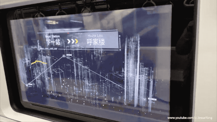 ▲ 运用了 OLED 屏的北京地铁‘魔窗’,但尚处于测试阶段。图片来源:Jesse Yang