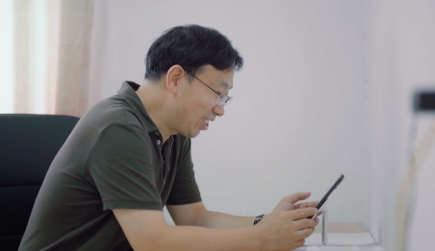 史占彪为医务人员提供远程心理支持