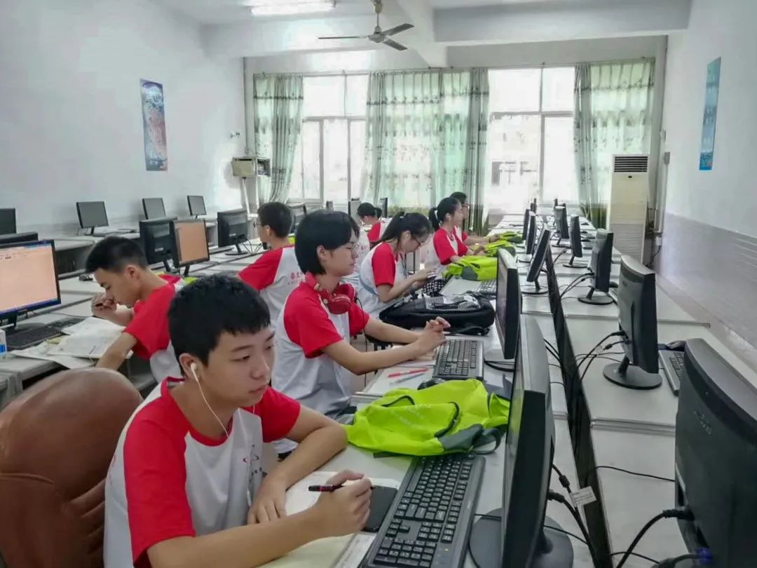 这个八月,华东师大变身网红夏令营打卡地!