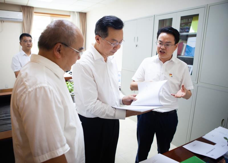 李刚到科技厅调研时强调 要大力实施创新驱动发展战略 支撑经济社会高质量发展