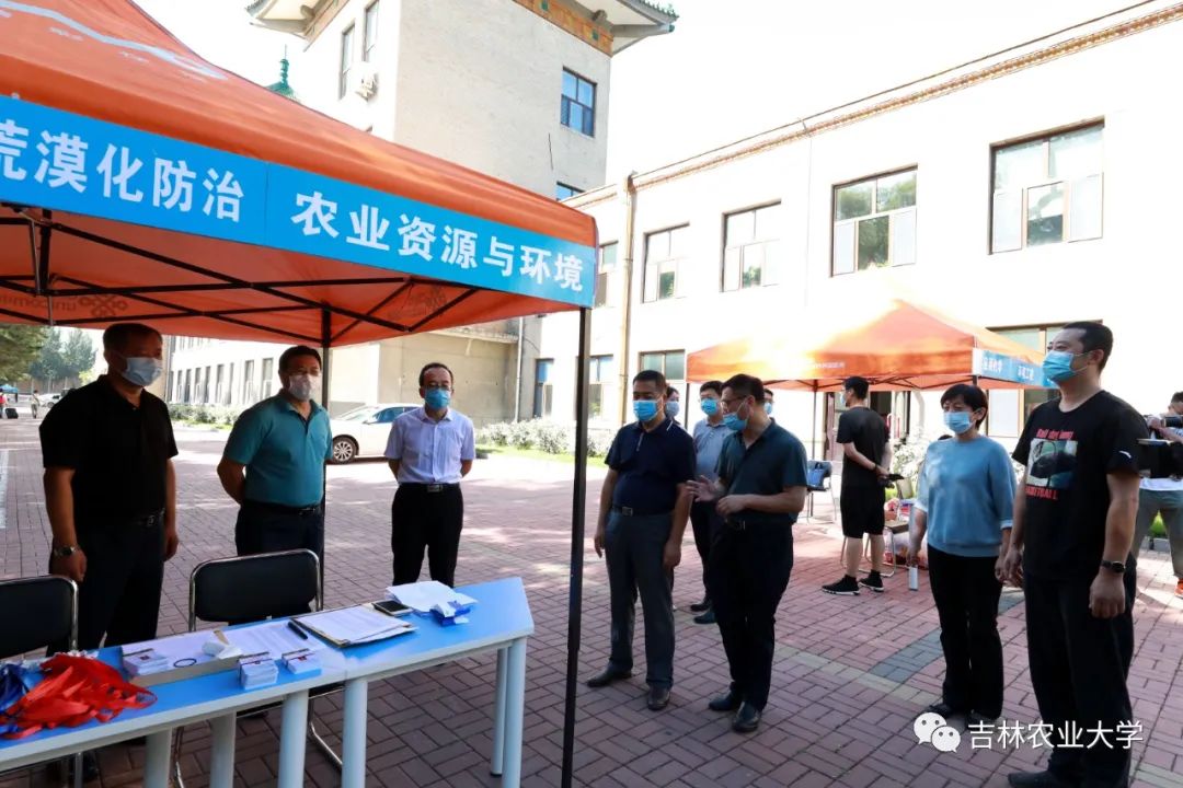 开学啦!热烈欢迎同学们返校!