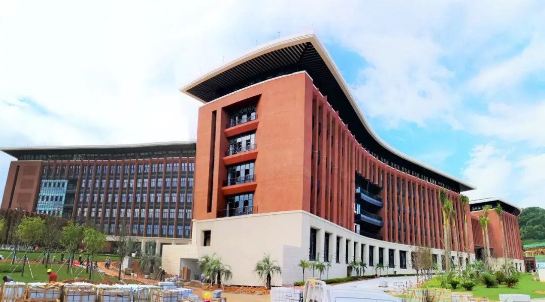 万人奋战八百天,百年大学迎新校园——深圳校区首批交付项目顺利完成竣工验收