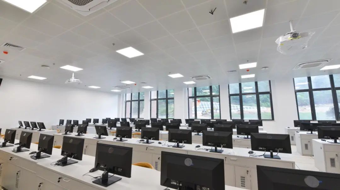 万人奋战八百天,百年大学迎新校园——深圳校区首批交付项目顺利完成竣工验收