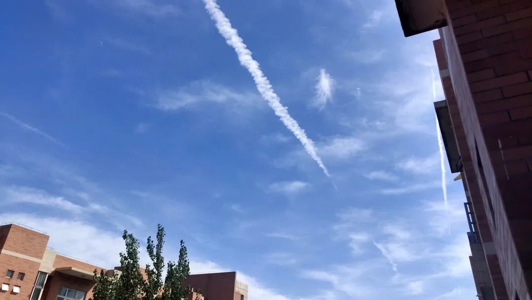 定格:刷爆朋友圈的西电温柔天空