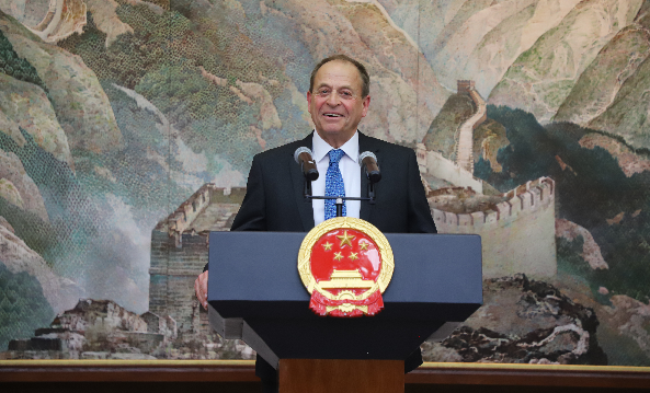 (△英国48家集团俱乐部主席 斯蒂芬.佩里(摄影 梁弢))