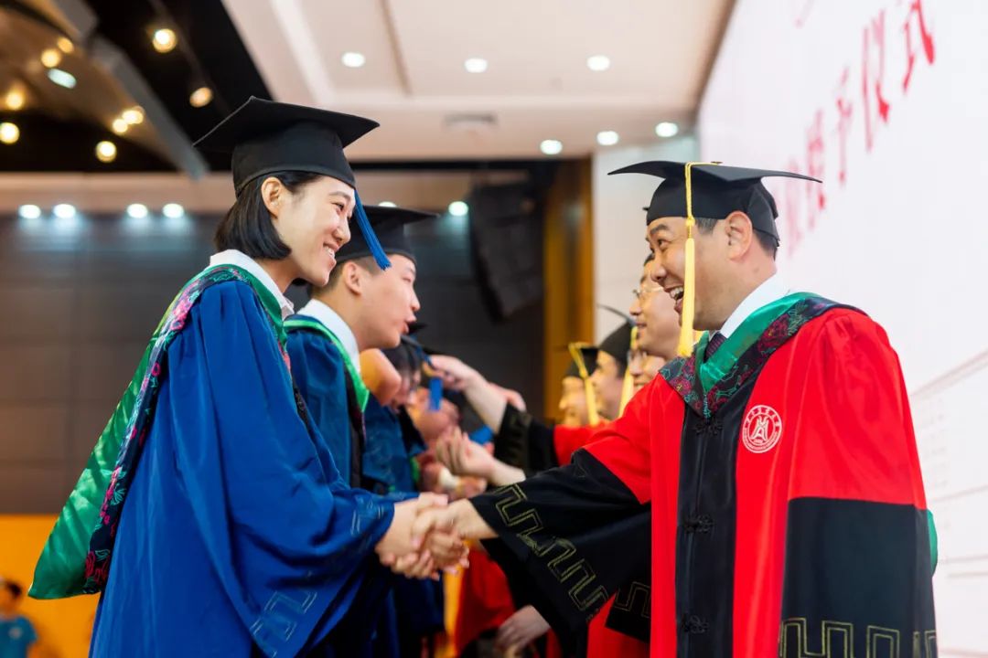 在担当中绽放青春:华中农大举行2020年八月学位授予仪式