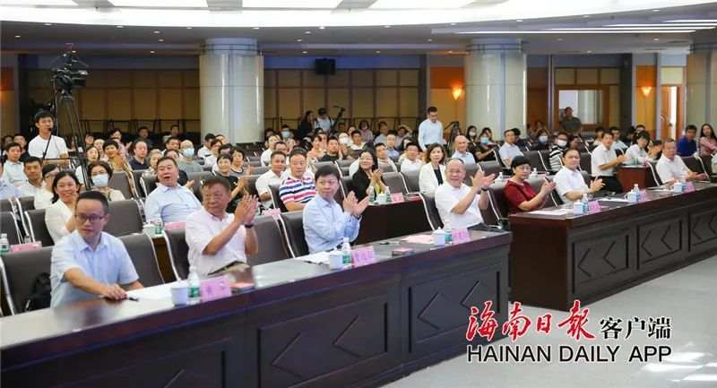 讲坛现场。海南日报记者张茂 摄