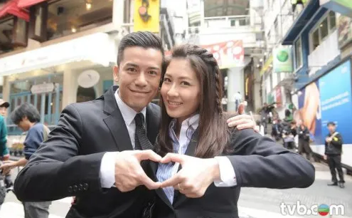 疑因被指支持暴徒TVB女星演不了警嫂,表态后获爱国港星曹永廉力保