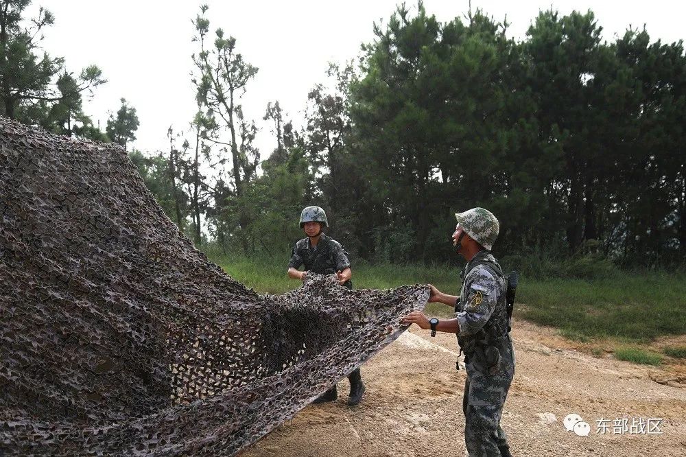 东部战区合成营体系对抗演练画面曝光 装甲精锐尽出
