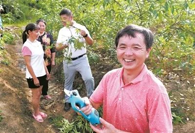 《中国教育报》整版报道!为你们骄傲!