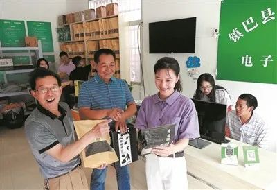 《中国教育报》整版报道!为你们骄傲!